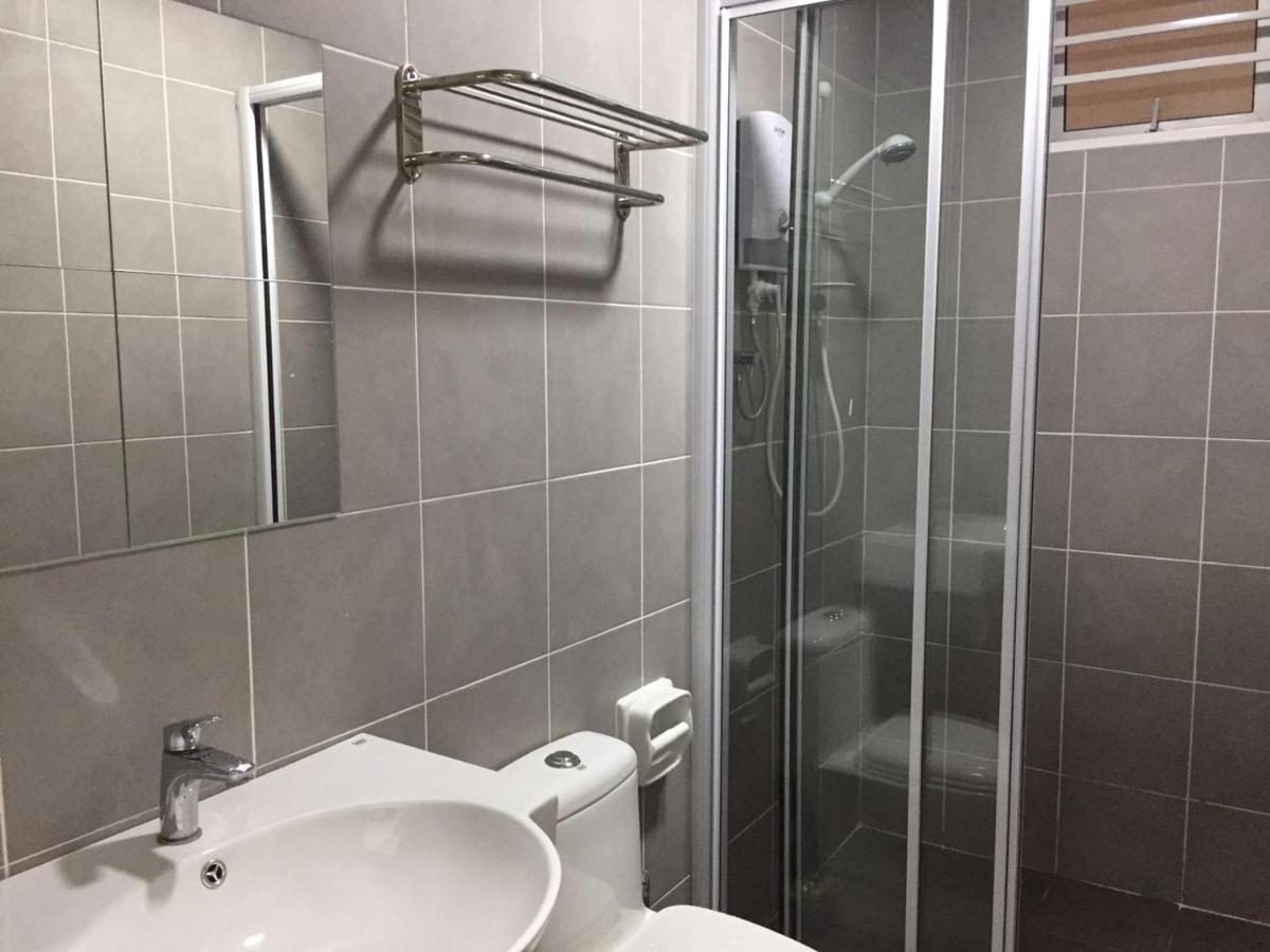 Del’s Guesthouse @ Southville Same Level with Pool fits 8 Bangi Extérieur photo