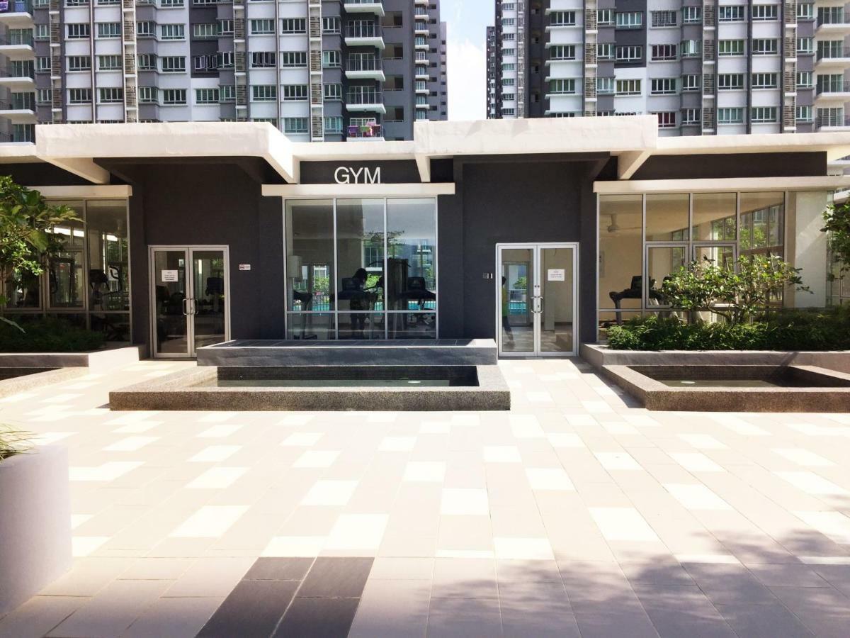 Del’s Guesthouse @ Southville Same Level with Pool fits 8 Bangi Extérieur photo